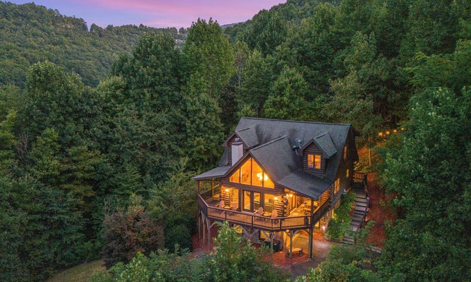 Black Mountain Cabina | 5BR Cabin w/ Hot Tub, Mountain Views, & Game Room