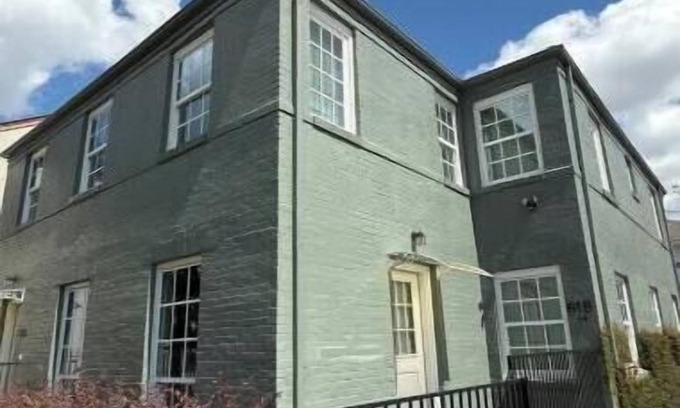 Neartown Casa | 5BR Central Montrose Gem