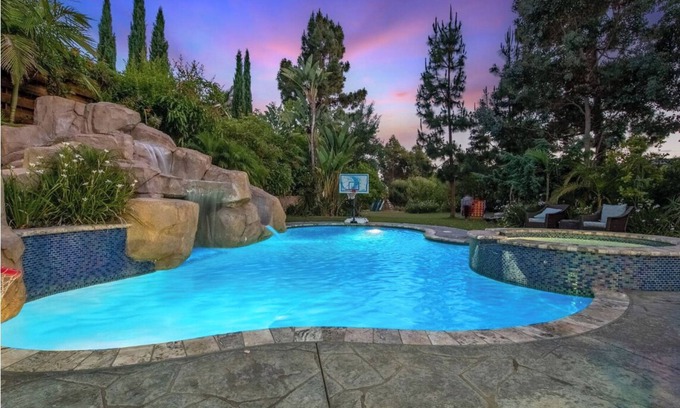 Soledad South Casa | 5BR La Jolla Home w / Pool! 3/4 Acres de KIDS PARADISE! Juguetes, futbol, vista al mar