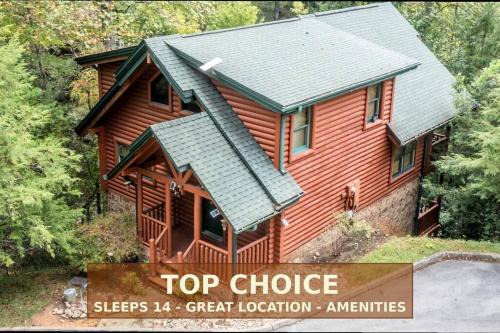 Gatlinburg Casa | 5BR Log Cabin, Game Room, Hot Tub, Swimming pool
