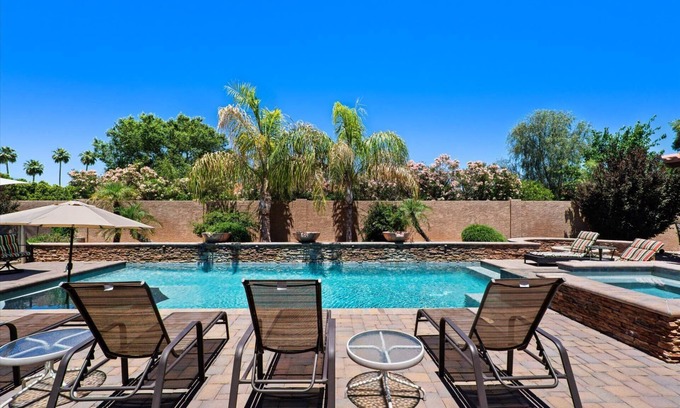 Estate Grove Valencia Est Casa | Last Call for Summer - 10% Off All August Stays!