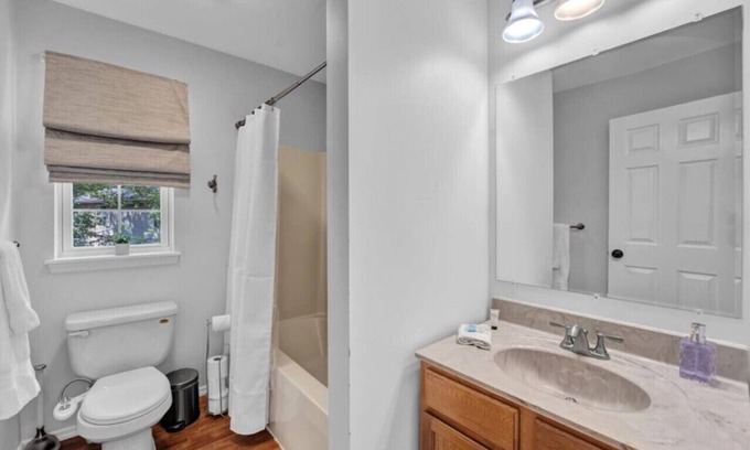 East Stroudsburg Apartamento | Adventureland Resort: Movie Theater, Arcade, Poker Room, Jacuzzi, Roku & More