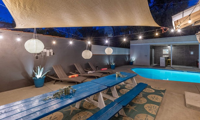 NoHo Arts District Casa | 5BR NoHo Fun in the Sun! Pool, Cabana & BBQ!