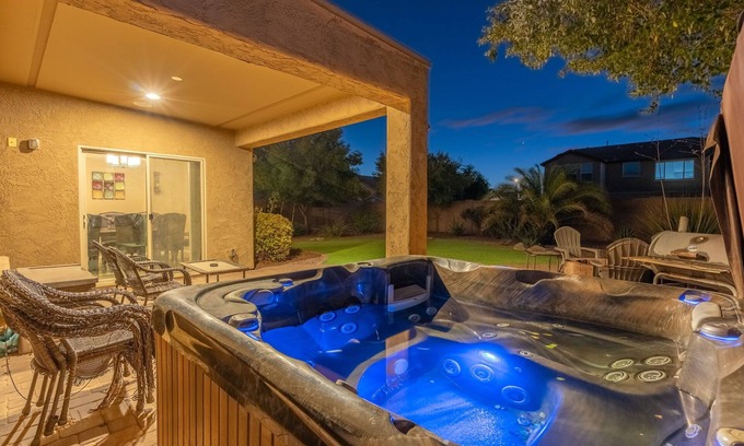 Maricopa County Casa | Spacious 5-bedroom house with WiFi, AC in fantastic Surprise