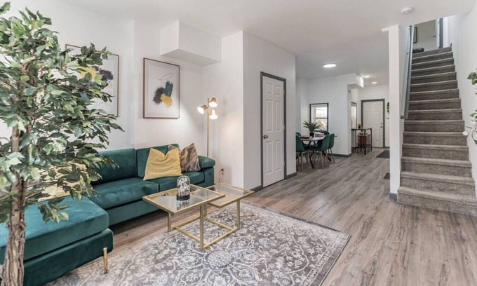 North Philadelphia East Casa | 5BR | Sleeps 14 | Street Parking | 10 min to DT