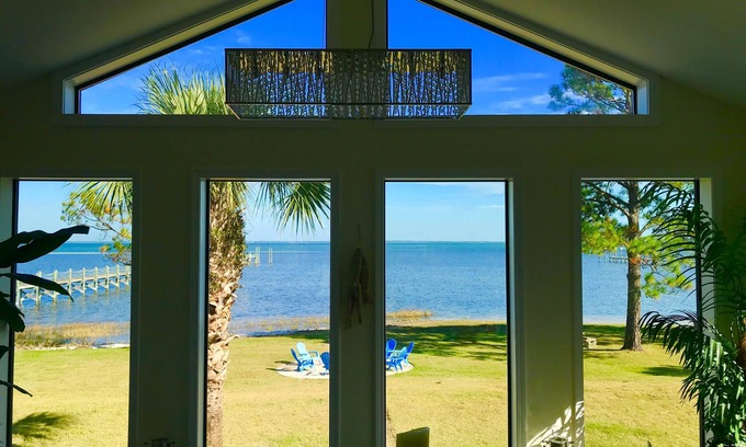 Cape Breezes Casa | Frente a la bahía, 3 recámaras, 2 baños, muelle para su bote, nuestro carrito de golf al Golfo en <5 min