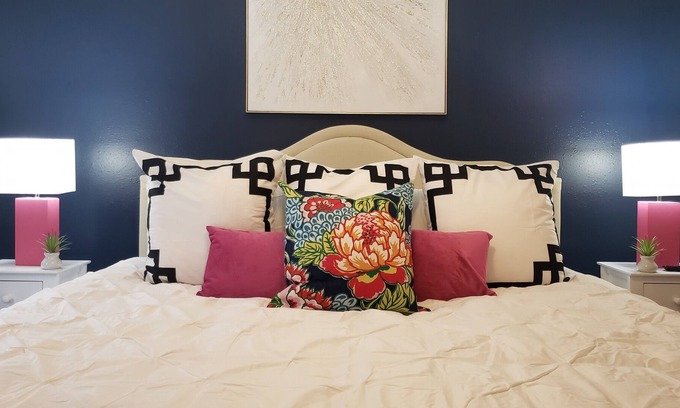 Greensboro Apartamento | 5min→Airport-Fast wifi-Kings-Pool-Free Parking