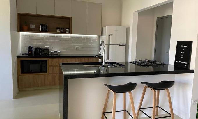 Barra da Lagoa Apartamento | 5min da Orla do Itaguá, Wi-fi, Varandas e Rede