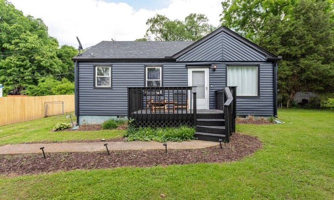 Nashville Casa | 5Mins to Airport*Pet Friendly*Fire pit*Fenced Yard