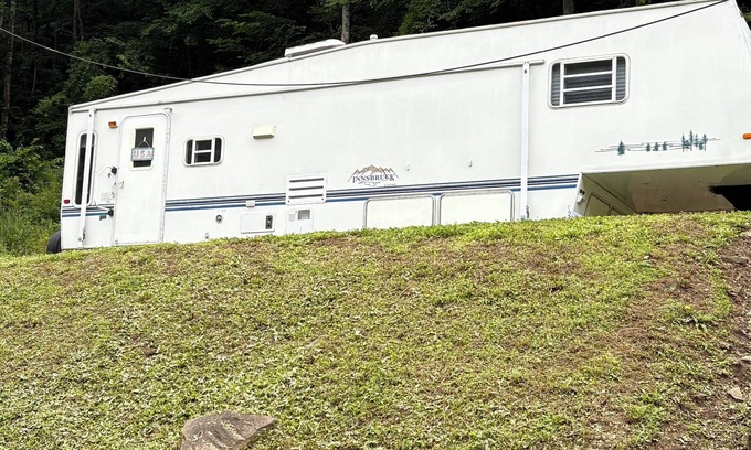 Mc Carr Casa | 5th Wheel RV On Permanent Site ,Near Hatfield McCoy Sites