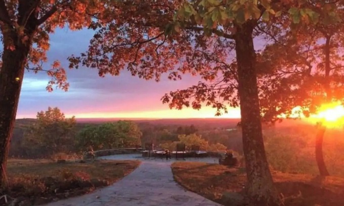 Woodbury Casa | 6-Acre Luxurious Country Home with Goddess Point Lookout