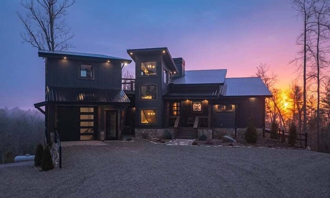 Epworth Cabina | 6 Acre Summit - 1 of a Kind - Luxury Retreat - On 6 Acres - MTN Views + Trout-Stocked Creek