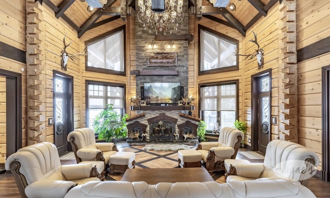 Oro-Medonte Cabaña | 6 bdrm 6 bath Log oasis on Lake Simcoe! Sauna! Hot tub! Theatre! Boathouse!