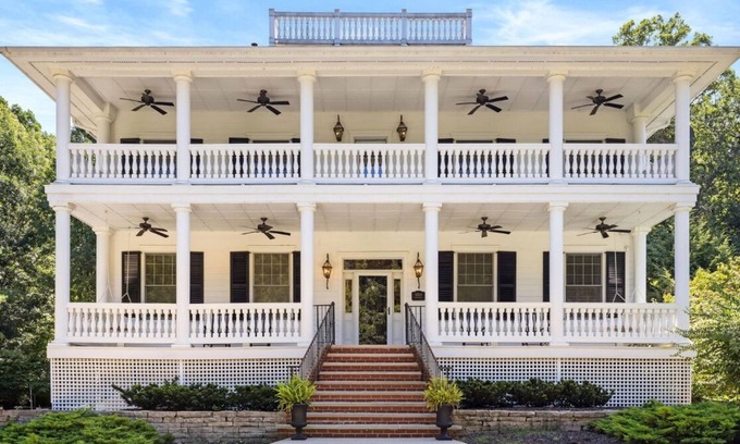 Grand Beach Casa | 6 bdrm, 5.5 ba, heated pool, hot tub, fire pit and putting green