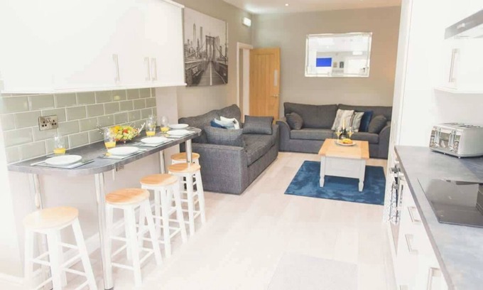 Tamworth Casa | 6 bed Town Centre House ALL with EN-Suite Tamworth