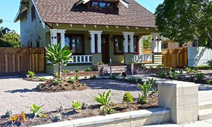Southwest Anaheim Casa | 6 habitaciones, 3 baños, piscina y jacuzzi, 1/2 milla a Disneyland, capacidad para 15
