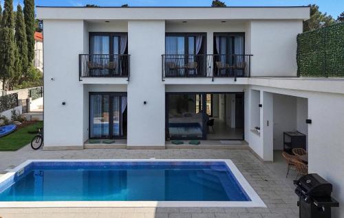 Donji Prolozac Casa | 6 Bedroom Awesome Home In Prolozac