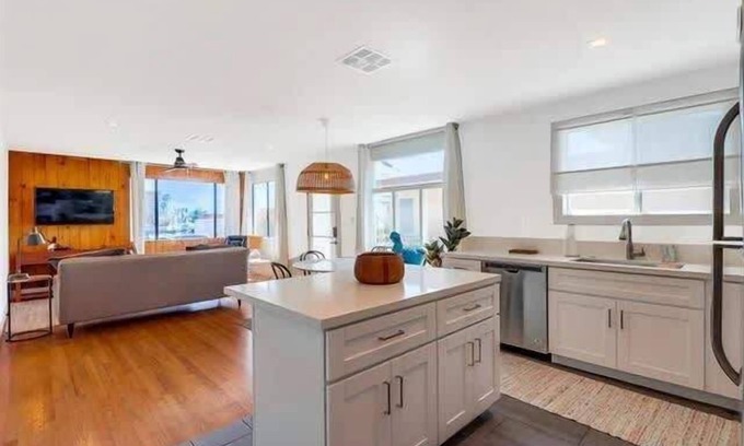 North Pacific Beach Casa | 6 Bedroom Beach Getaway Walk to Law Street Beach