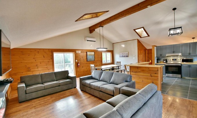 Swiss Meadows Chalet De Esquí | 6 Bedroom Chalet- Minutes to Blue Mountain Village