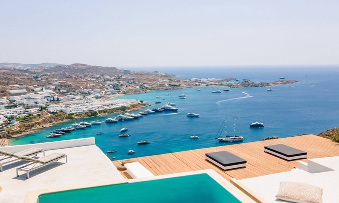 Psarou Villa | VILLA REFORMADA DE 5 * BDR PARA 2018 - POR ENCIMA DEL RESTAURANTE PSAROU Y NAMMOS BEACH