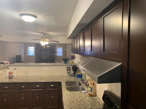 Houston Casa | 6 Bedroom house 15 minutes from iah airport.