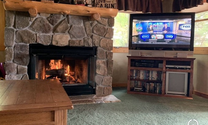 Hackensack Cabina | 6 bedroom Lake Home, w Private 160' lake front-sleeps 8-10 in the winter months