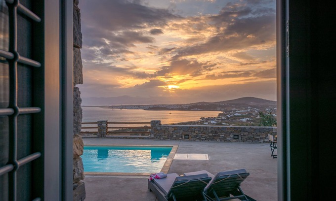 Naousa Villa | Villa de lujo de 6 dormitorios con p. piscina, jacuzzi y vistas increíbles cerca de la playa