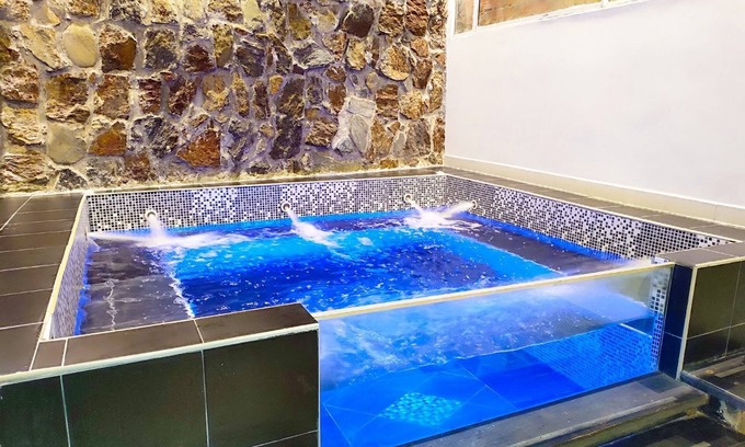 El Poblado Villa | 6 bedroom Poblado Spacious Villa X-Large 20 Person Jacuzzi, 5 Min from Lleras.