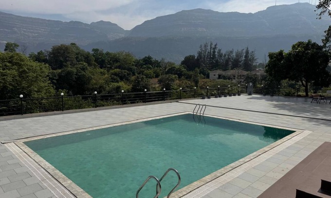 Karjat Otro | 6-bedroom Scenic farmhouse in charming Karjat with WiFi, AC