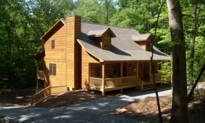 Ellijay Cabina | Hermosa cabaña en un lote grande, Wi-Fi, sala de juegos, jacuzzi, proyectado en la cubierta trasera
