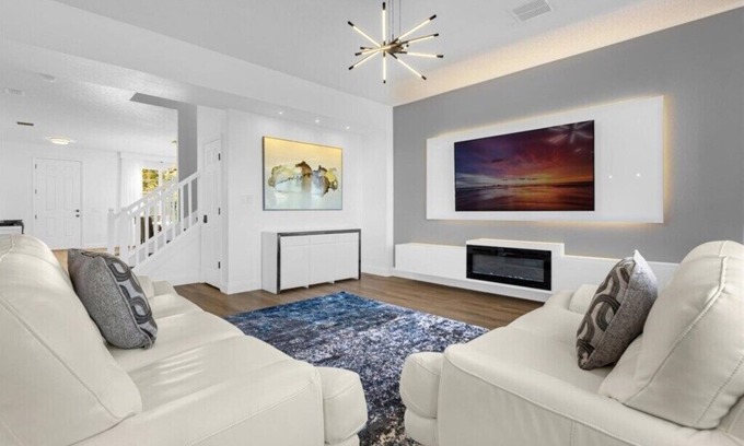 Liberty Village Casa | 6 Bedrooms/ 3.5 Bathrooms/ Liberty Village (4539 PC)