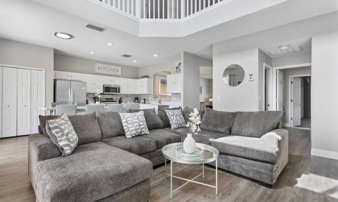 Seasons Casa | 6 Bedrooms / 4.5 Bathrooms Seasons (1270 SB)