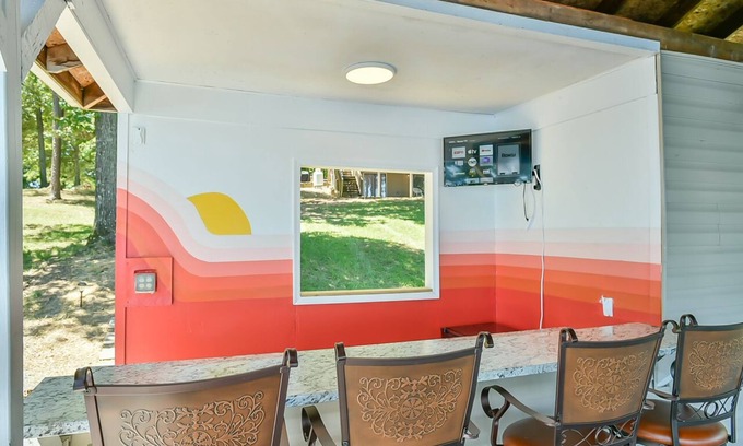 Semora Casa | 6 Bedrooms, Lakefront, Hot-Tub & Private Dock