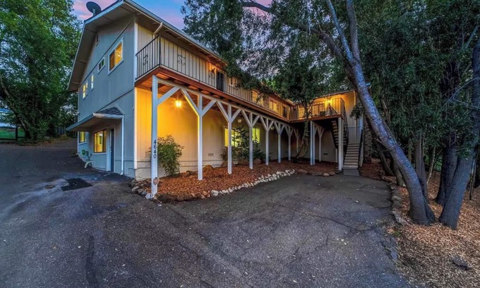 Santa Rosa Casa | 6 bedrooms near Wineries w/Hot Tub, Fire pit, and Arcade near Lake & Trails