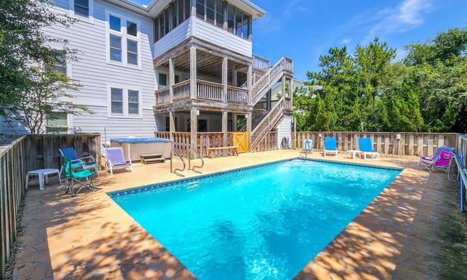 Duck Casa | 6 BR Oceanside, only 200 yards to the beach w/Private Pool & Dogs Allowed