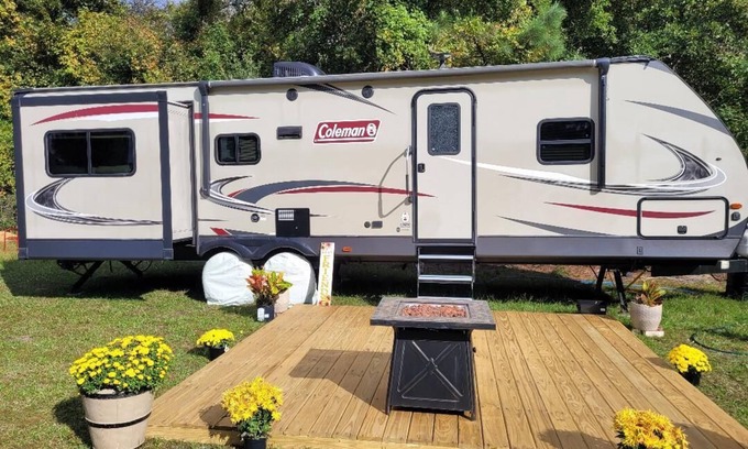 Loris Casa | 6 golf courses within 20 minutes, 30 foot camper with deck, firepit & BBQ