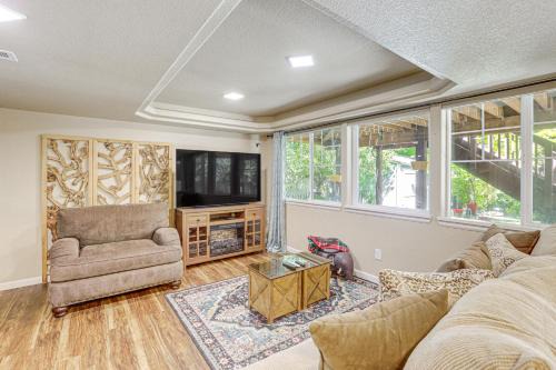 Aurora Apartamento | 6 Mi to Aurora Reservoir Apt with Patio!