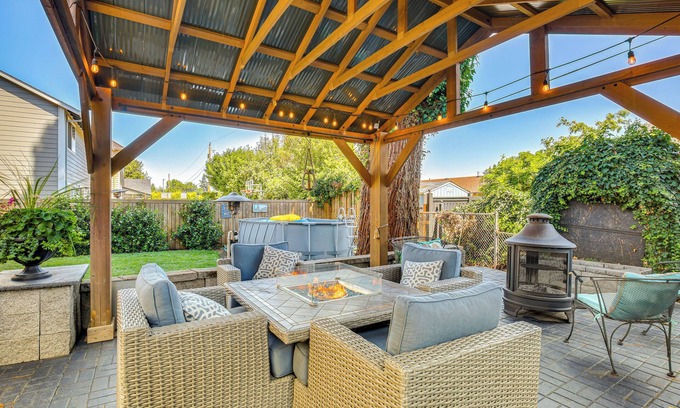 Eugene Casa | 6 Mi to Autzen Stadium: Home w/ Seasonal Pool!