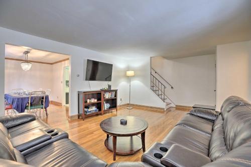 Squirrel Hill Casa | 6 Mi to Dtwn Pittsburgh Townhome with Porch