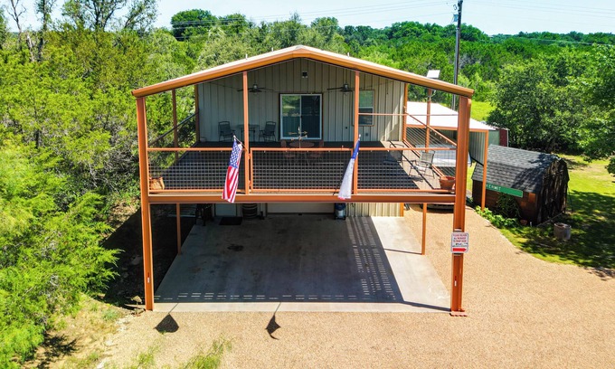 Granbury Apartamento | 6 Mi to Granbury City Beach Park: Apt w/ Veranda!