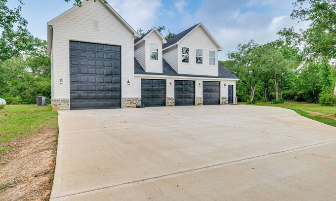Somerville Casa | 6 Mi to Lake Somerville: Barndominium on 20 Acres