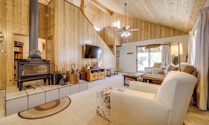 Pla-Vada Woodlands Cabina | 6 Mi to Sugar Bowl Resort: Soda Springs Cabin!