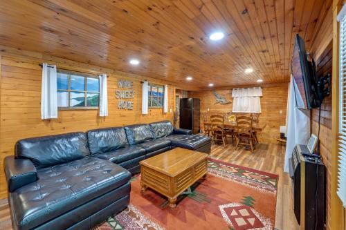 Robbinsville Casa | 6 Mi to Town Robbinsville Apt with Deck and Grill