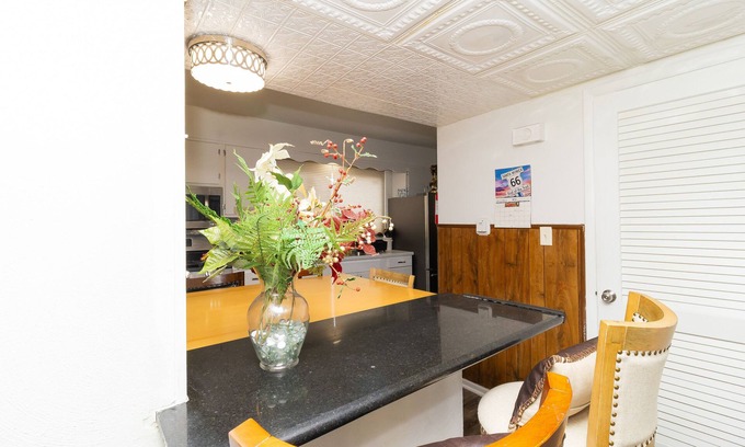 North Chicago Casa | 6 Min to Naval Station Great Lakes,Six Flags, RFU Medical Center,FHCC,Commissary