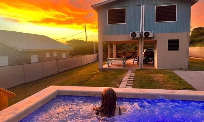 La Mela Casa | 6 min walk to beach / private pool/ AC