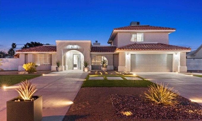 Enterprise Casa | 6 Mins from Strip/Airport! RVParking! Pool/Pickleball! FamiliesWelcomed!