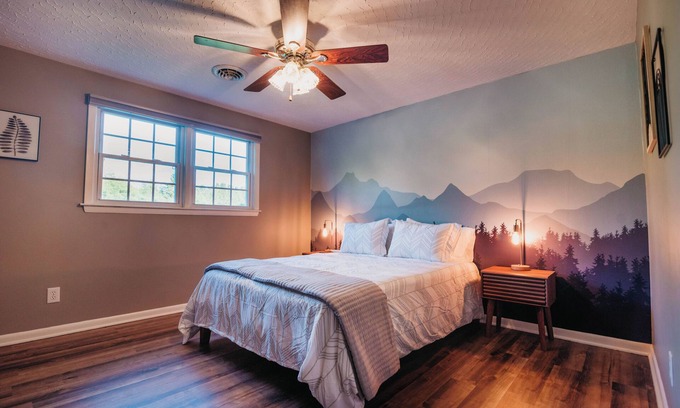 Blacksburg Casa | 6 MINS to VT! Family & Kid Friendly 3BR/2.5BA Private Home with Huge Yard.