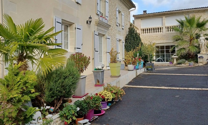 Jaunay-Marigny Cama Y Desayuno | 6 minutes from Futuroscope 4 FAMILY BED AND BREAKFAST