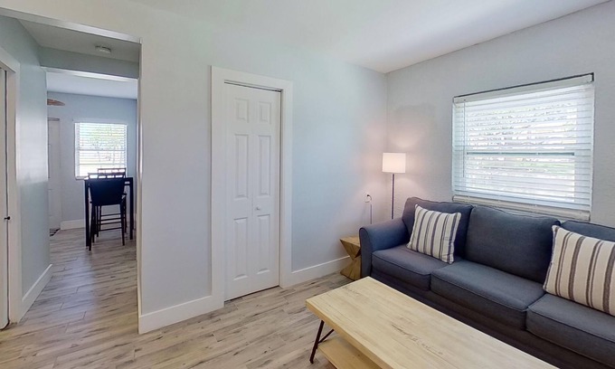 Matlacha Isles-Matlacha Shores Condominio | 6 Person 1-Bedroom Condo with Waterview Patio Angel's Den - 6 Person 1-Bedroom Condo with Waterview Patio Angel