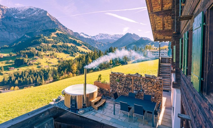 Adelboden Chalet De Esquí | 6 person vacation apartment with hot tub in the mountains